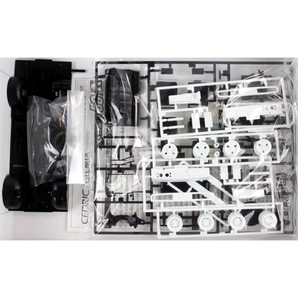 1/24 Nissan P332 Cedric/Gloria 4Ht280E Broug Maketi, Aoshima Model 05353 - Görsel 3