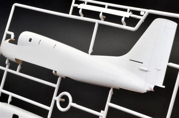 1/48 S-2A Tracker Maketi, Kinetic Model 48039 - Görsel 4