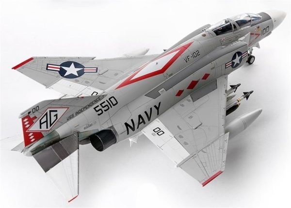 1/48 USN F-4J VF-102 Diamondbacks Uçak Maketi, Academy 12323 - Görsel 3