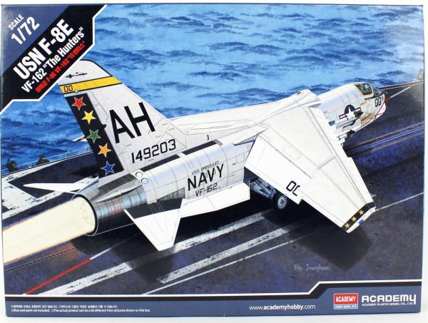 1/72 USN F-8E VF-162 (The Hunters) Uçak Maketi, Academy 12521