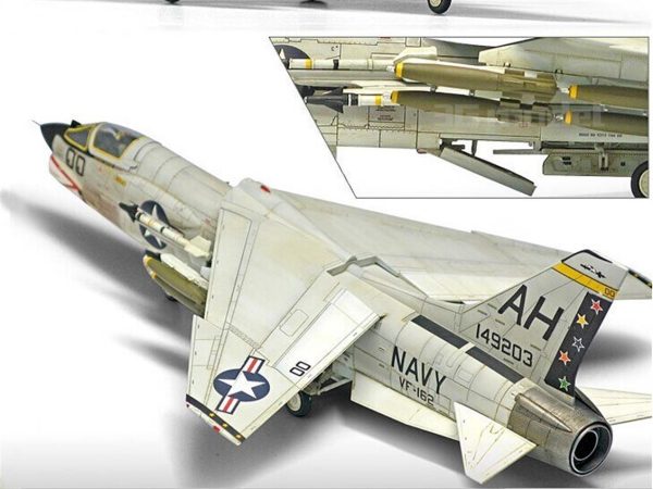 1/72 USN F-8E VF-162 (The Hunters) Uçak Maketi, Academy 12521 - Görsel 4