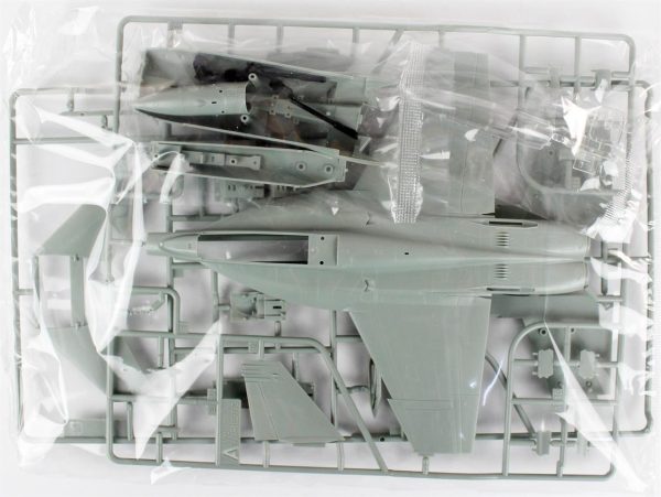 1/72 USN F/A-18F Uçak Maketi, Academy 12535 - Görsel 2