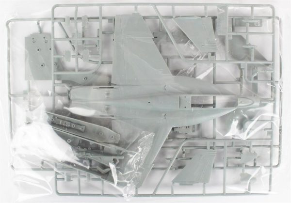 1/72 USN F/A-18E VFA-143 (Pukin Dogs) Uçak Maketi, Academy 12547 - Görsel 2