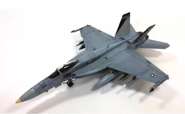 1/72 USN F/A-18E VFA-143 (Pukin Dogs) Uçak Maketi, Academy 12547 - Görsel 3