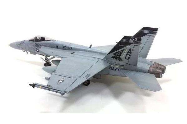 1/72 USN F/A-18E VFA-143 (Pukin Dogs) Uçak Maketi, Academy 12547 - Görsel 4