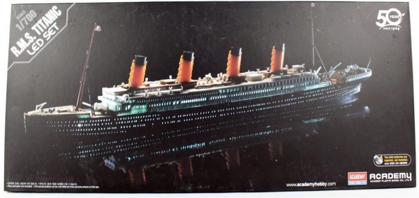 1/700 R.M.S. Titanik Transatlantik (Led Işıklı) Yolcu Gemisi Maketi, Academy 14220