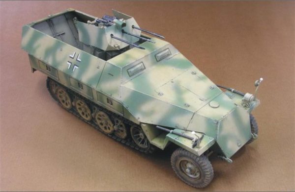 1/35 Sdkfz.251/21 Ausf.D Drilling Uçaksavar Maketi, AFV Club 35082 - Görsel 2