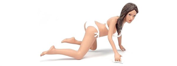 1/18 Araba Yıkayan Bikinili Kız (Jenny) Figürü, American Diorama 76263 - Görsel 3