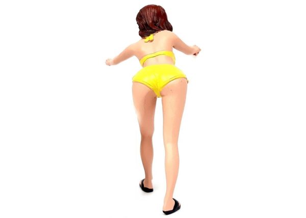 1/18 Araba Yıkayan Bikinili Kız (Stephanie) Figürü, American Diorama 76266 - Görsel 4