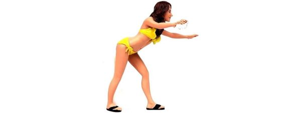 1/18 Araba Yıkayan Bikinili Kız (Stephanie) Figürü, American Diorama 76266 - Görsel 2