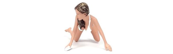 1/24 Araba Yıkayan Bikinili Kız (Jenny) Figürü, American Diorama 76363 - Görsel 2