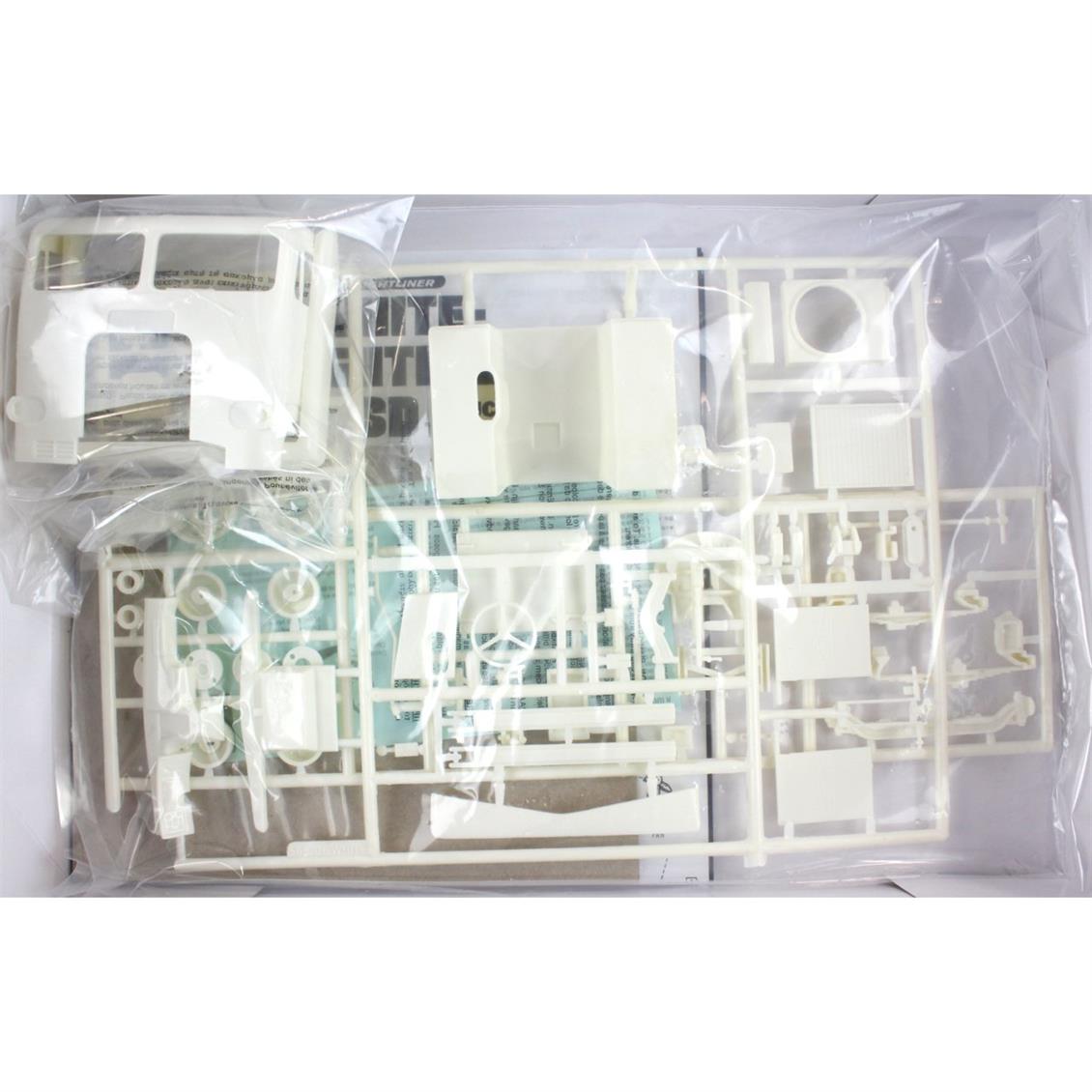 1/25 White Freightliner Single Drive Tır Çekici Maketi, AMT Model 1004 - Görsel 4