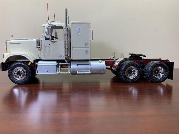1/25 1976 GMC General Semi Tractor Çekici Maketi, AMT Model 1272 - Görsel 4