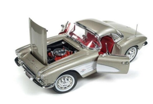 1/18 1961 Chevy Corvette Gri-Gümüş Diecast Araba, AutoWorld 1151 - Görsel 2