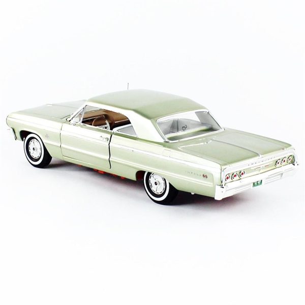 1/18 1964 Chevy Impala SS 409 Meadow Green Diecast Araba, AutoWorld AMM1264 - Görsel 3