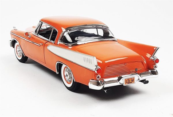 1/18 1957 Studebaker Altınen Hawk Bakır tone & White Diecast Araba, AutoWorld AW270 - Görsel 4