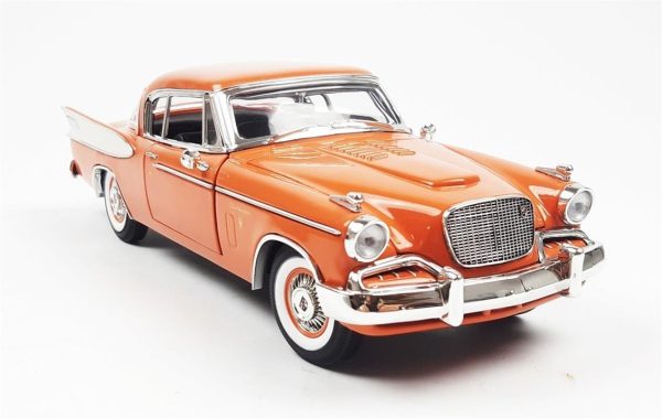 1/18 1957 Studebaker Altınen Hawk Bakır tone & White Diecast Araba, AutoWorld AW270 - Görsel 2