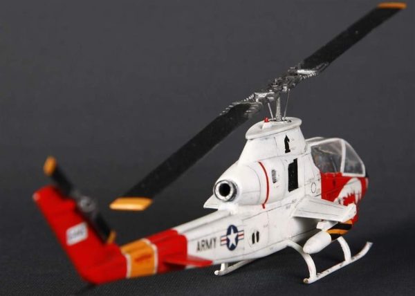 1/72 AH-1G (Artic Cobra) Helikopter Maketi, Mister Craft B001 - Görsel 4