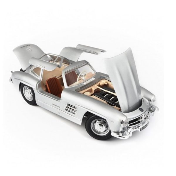 1/18 1957 Mercedes Benz 300SL Gümüş Diecast Araba, Bburago 12049 - Görsel 2