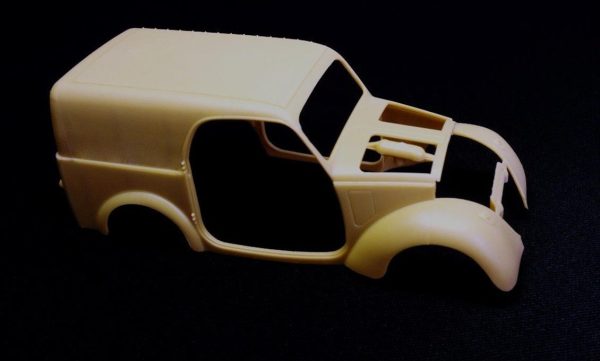 1/35 Italian Light Delivery Van w/Civilian Maketi, Bronco Model 35171 - Görsel 3