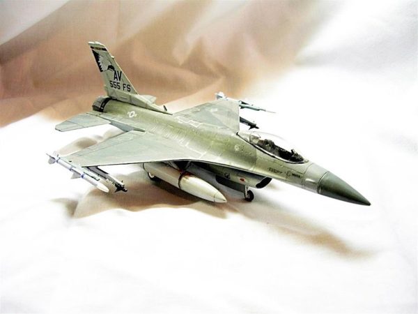 1/72 F-16C-40 (Aviano A.B.) Savaş Savaş Uçağı Maketi, Mister Craft D090 - Görsel 4