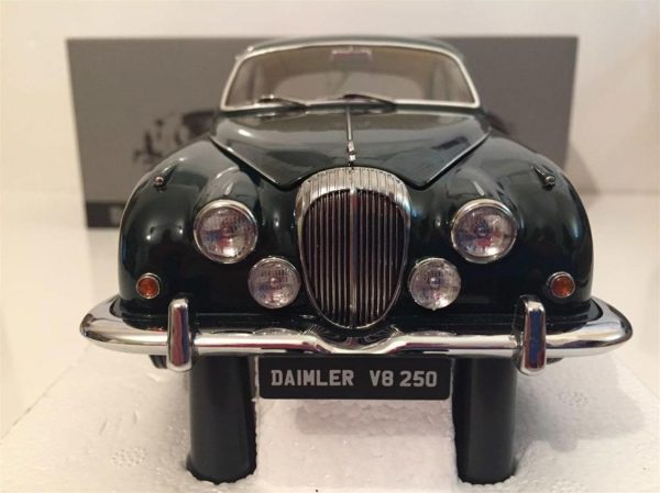 1/18 1967 Daimler 250 V8 British Racing Green Diecast Araba, Paragon 98314L - Görsel 2