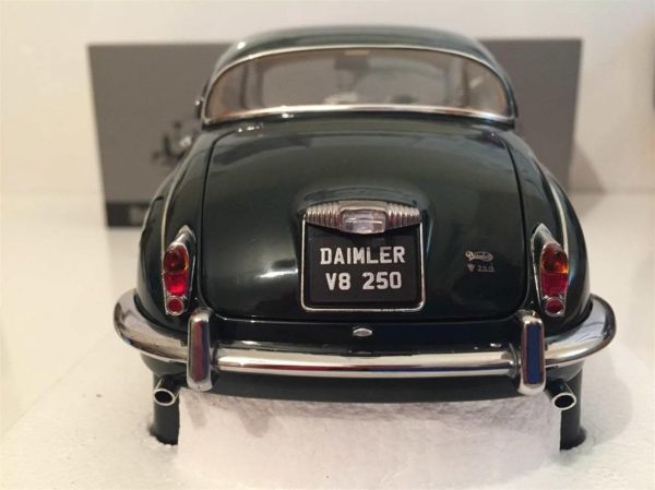 1/18 1967 Daimler 250 V8 British Racing Green Diecast Araba, Paragon 98314L - Görsel 4