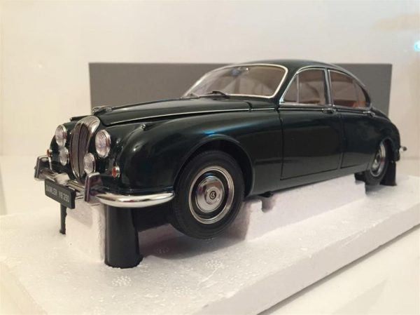 1/18 1967 Daimler 250 V8 British Racing Green Diecast Araba, Paragon 98314L