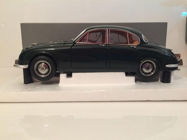 1/18 1967 Daimler 250 V8 British Racing Green Diecast Araba, Paragon 98314L - Görsel 3