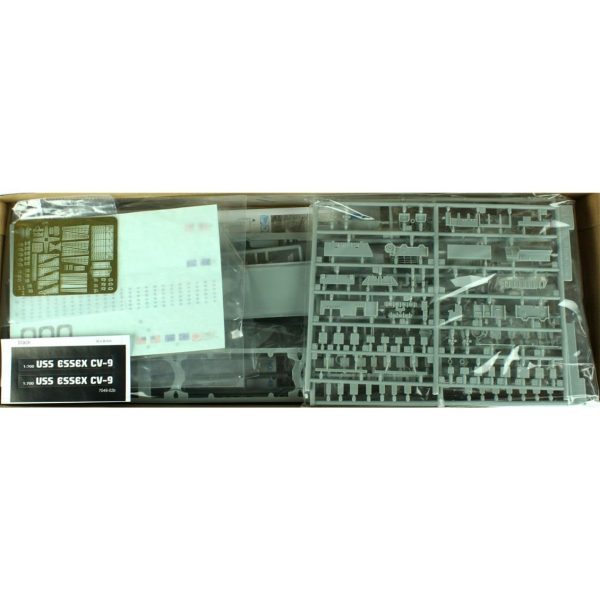 1/700 USS Essex CV-9 Uçak Gemisi Maketi, Dragon 7049 - Görsel 2