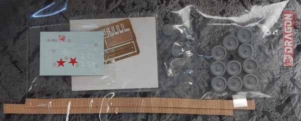 1/72 Soviet SU-100 Tank Avcısı Maketi, Dragon 7208 - Görsel 2