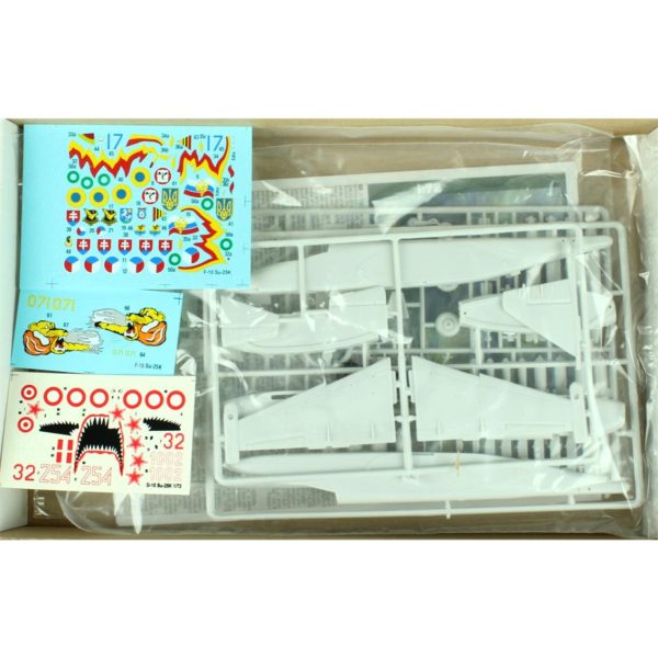 1/72 Su-25K (Kurbağa Bacaklı) Savaş Uçağı Maketi, Mister Craft E010 - Görsel 2