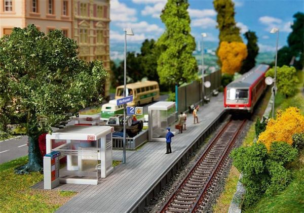 1/87 Platformlu Modern Otobüs Durağı Maketi, Faller 120240
