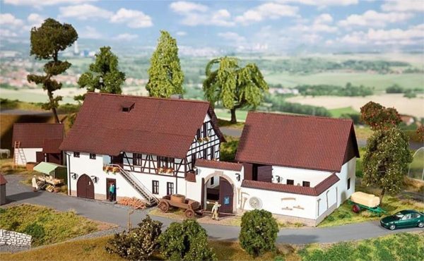1/87 Avlulu Çiftlik Evi ve Müştemilatı Maketi, Faller 130372