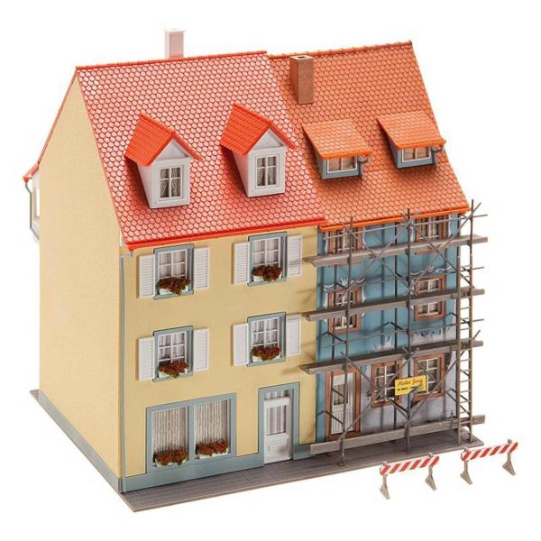 1/87 Tadilat Yapılan Apartmanlar ( 2 Adet ) Maketi, Faller 130494 - Görsel 2