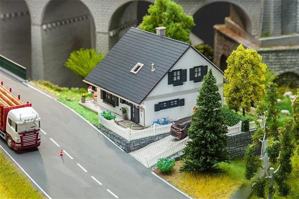 1/87 Yenilenmiş Ev Maketi, Faller 130640 - Görsel 4