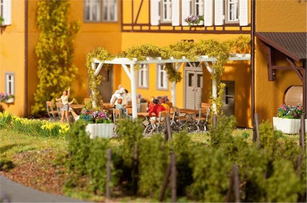 1/87 Bahçeli Restaurantlı Bağ Evi Maketi, Faller 130908 - Görsel 2
