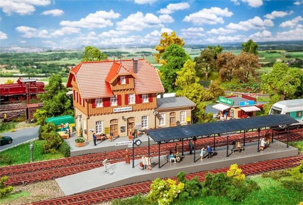 1/87 Bruderstadt İstasyonu Seti Maketi, Faller 190072
