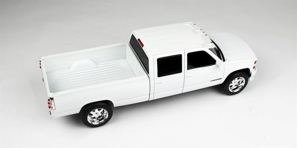 1/18 1997 Chevrolet Gümüşado 3500 Çift Kabin Beyaz Diecast Kamyon, Greenlight 19072 - Görsel 4