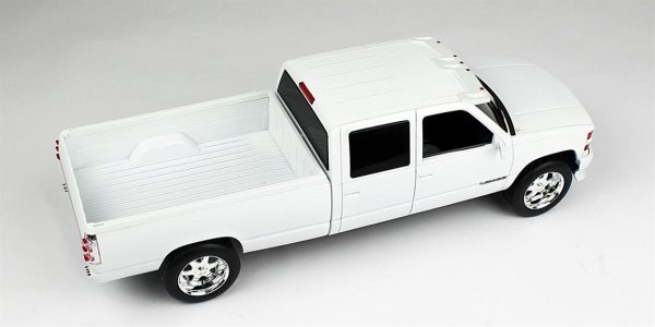1/18 1997 Chevrolet Gümüşado 3500 Çift Kabin Beyaz Diecast Kamyon, Greenlight 19072 - Görsel 2