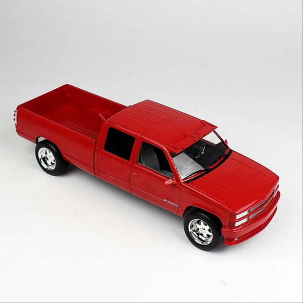 1/18 1997 Chevrolet Gümüşado 3500 Çift Kabin Kırmızı Diecast Kamyon, Greenlight 19073 - Görsel 2