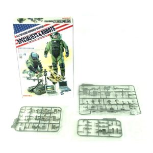 1/35 Bomba İmha Ekibi ve Robotları4 Adet Figür Maketi, Meng HS003