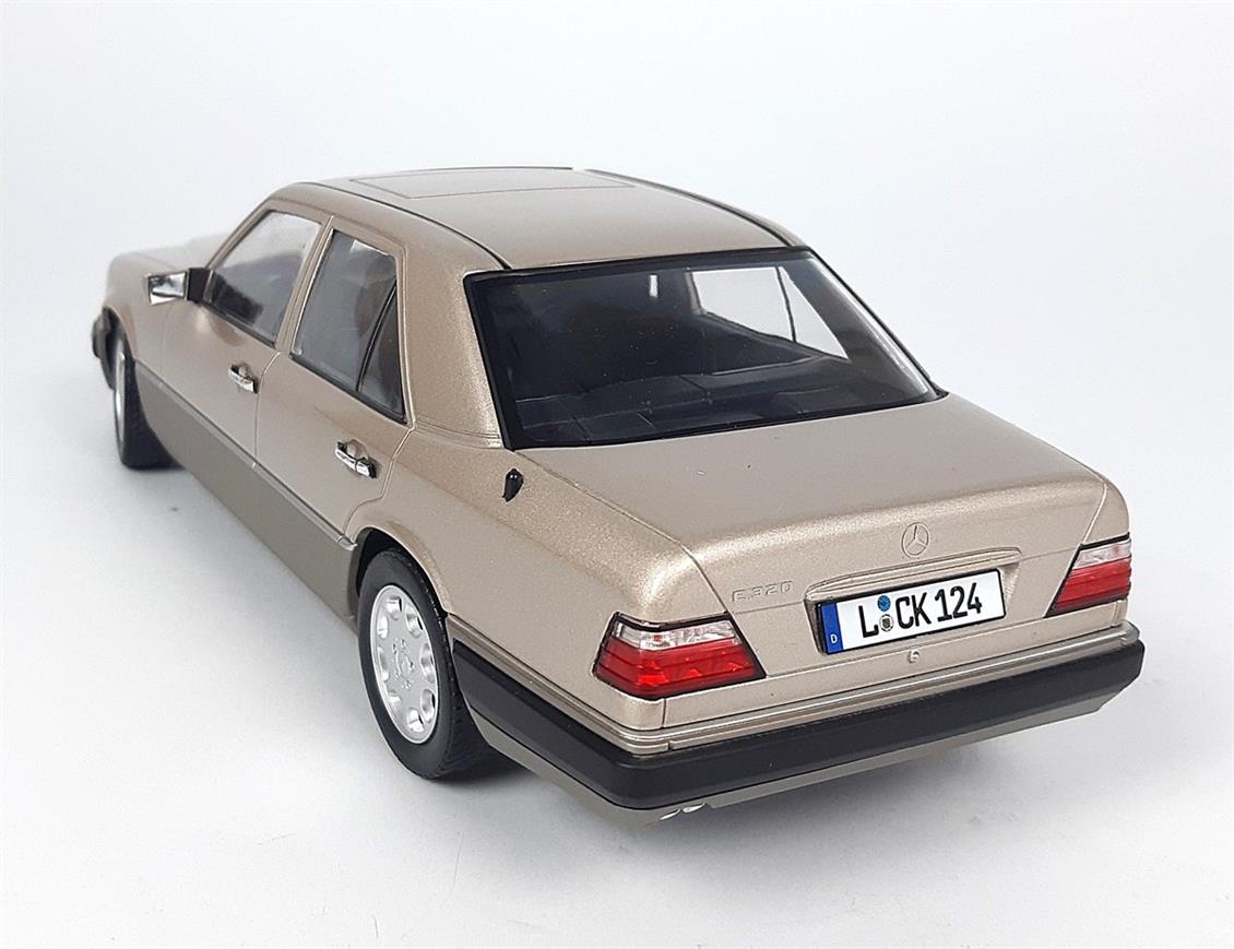 1/18 1989 Mercedes Benz E-Class (W124) Gümüş Diecast Araba, iScale 1180055 - Görsel 4