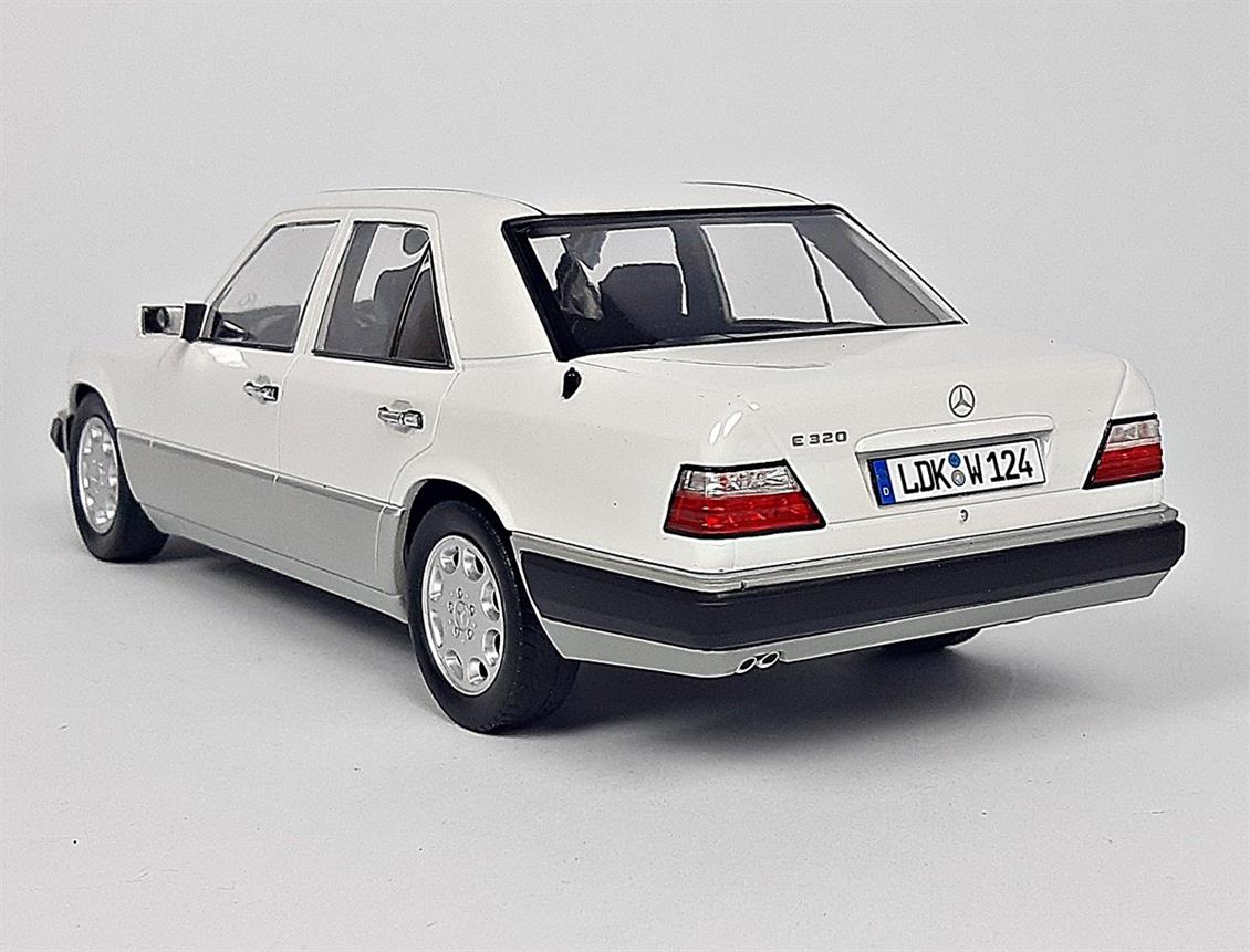 1/18 1989 Mercedes Benz E-Klasse (W124) Beyaz Diecast Araba, iScale 118052 - Görsel 4