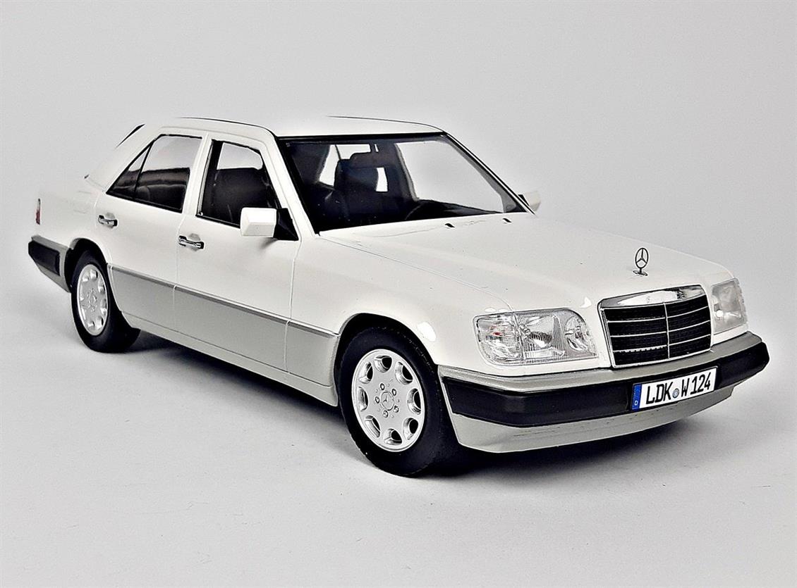1/18 1989 Mercedes Benz E-Klasse (W124) Beyaz Diecast Araba, iScale 118052 - Görsel 2