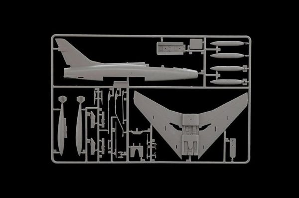 1/72 F-100F Super Sabre Savaş Uçağı Maketi, Italeri 1398 - Görsel 3