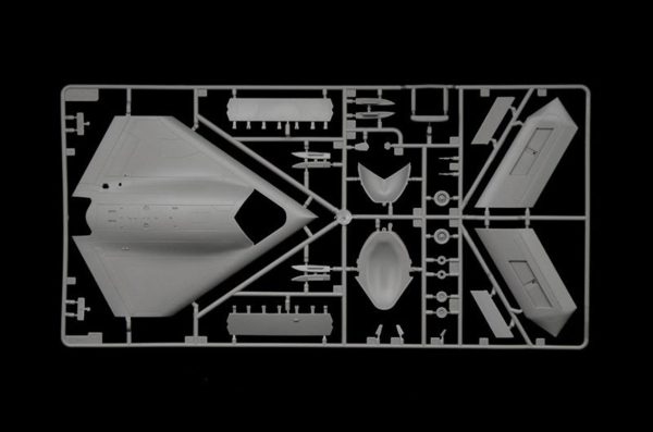 1/72 Northrop Grumman X-47 B UCAV Drone Maketi, Italeri 1421