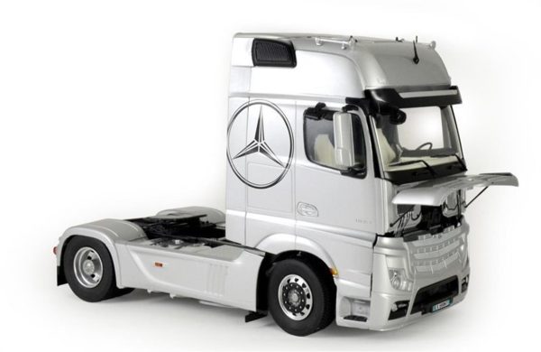 1/24 MB Actros MP4 GigaSpace Çekici Maketi, Italeri 3905 - Görsel 3