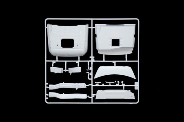 1/24 Mercedes-Benz MP4 Big Space Çekici Maketi, Italeri 3948 - Görsel 2