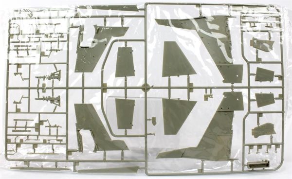 1/32 F-5E (Tiger II) Savaş Uçağı ve 2 Resin Figür Maketi, Kitty Hawk 32018 - Görsel 2
